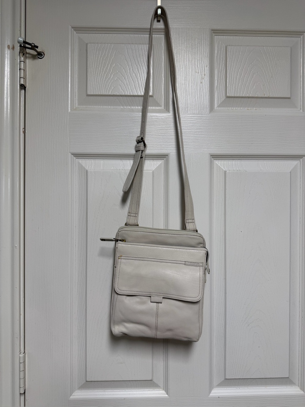 Fossil off white Leather Crossbody Bag nwt